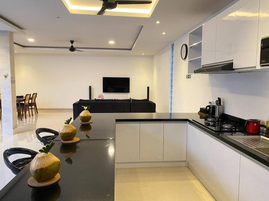 Villa Akmali Umalas 2Br With Private Pool & Jacuzzi Чангу Экстерьер фото