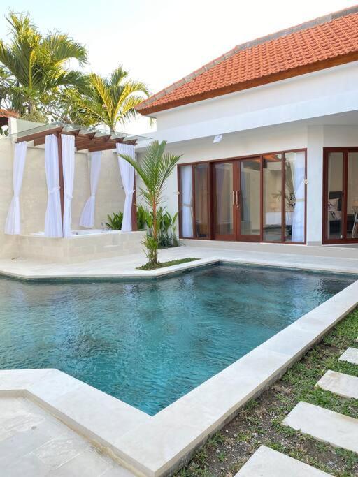 Villa Akmali Umalas 2Br With Private Pool & Jacuzzi Чангу Экстерьер фото