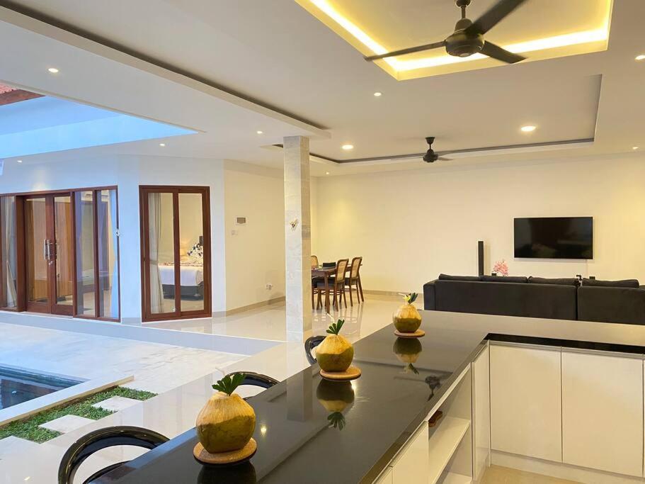Villa Akmali Umalas 2Br With Private Pool & Jacuzzi Чангу Экстерьер фото